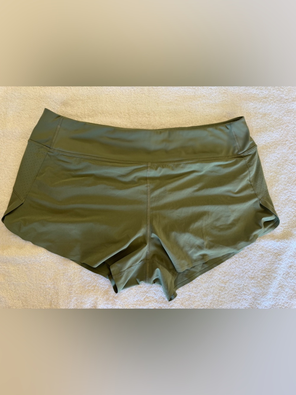 Athleta women shorts, olive green color.